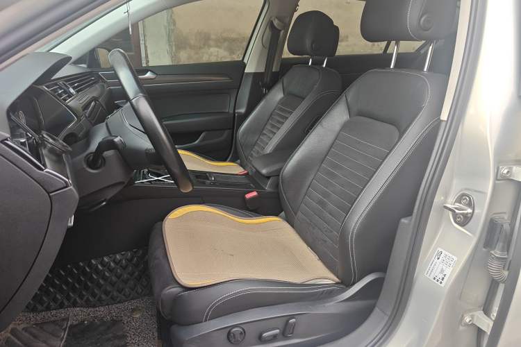 Used Volkswagen Magotan 2021 330TSI DSG 30th Anniversary Edition Left Front Seat