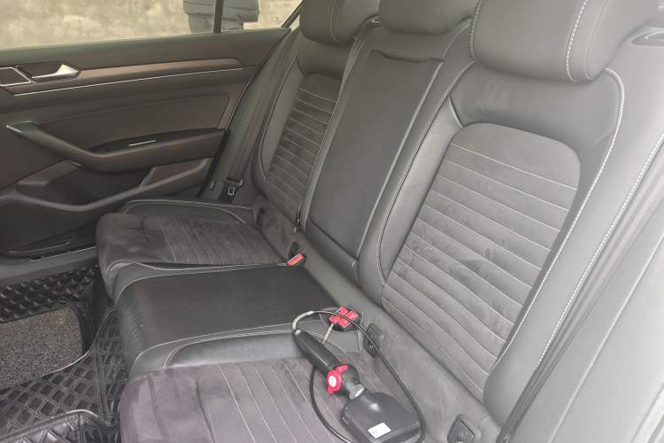 Used Volkswagen Magotan 2021 330TSI DSG 30th Anniversary Edition Left Rear Seat