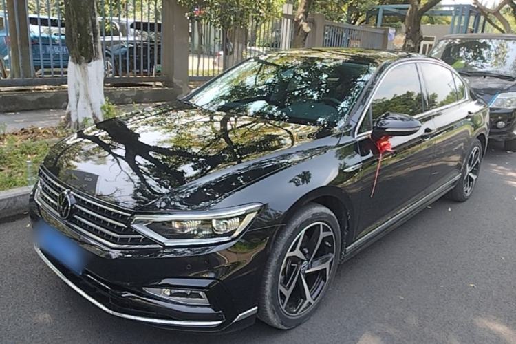 Used Volkswagen Magotan 2023 2 Million Units Commemorative Edition 330TSI DSG Luxury Version Guazi used car, China used car export, Used car for sale, Used cars, Cheapest cars for sale