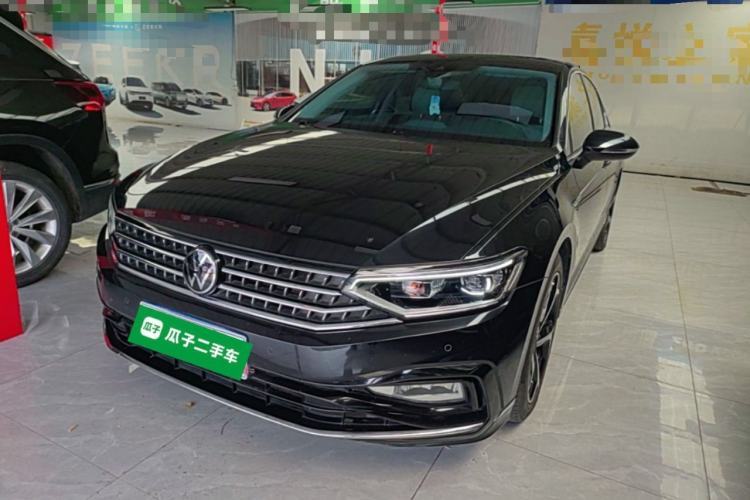 Used Volkswagen Magotan 2023 2 Million Units Commemorative Edition 330TSI DSG Luxury Version Guazi used car, China used car export, Used car for sale, Used Volkswagen cars, Cheapest cars for sale