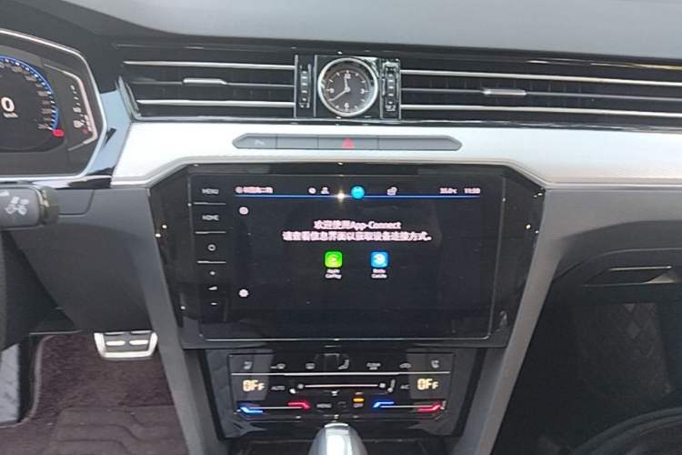 Used Volkswagen Magotan 2023 2 Million Units Commemorative Edition 330TSI DSG Luxury Version Audio And AC Panel