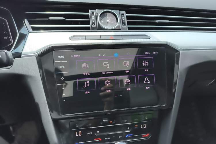 Used Volkswagen Magotan 2023 2 Million Units Commemorative Edition 330TSI DSG Luxury Version Audio And AC Panel