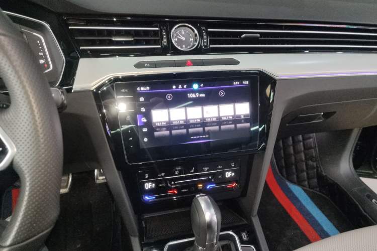 Used Volkswagen Magotan 2023 2 Million Units Commemorative Edition 330TSI DSG Luxury Version Audio And AC Panel