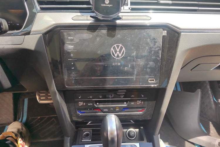 Used Volkswagen Magotan 2023 2 Million Units Limited Edition 330TSI DSG Leading Version Audio And AC Panel