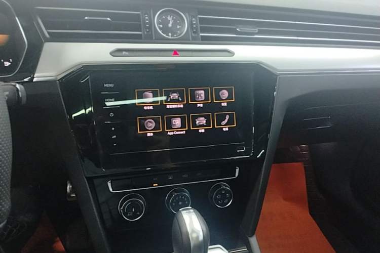 Used Volkswagen Magotan 2023 2 Million Units Limited-Edition 280TSI DSG Comfort Version Audio And AC Panel