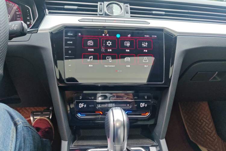 Used Volkswagen Magotan 2023 2 Million Units Commemorative Edition 330TSI DSG Luxury Version Audio And AC Panel