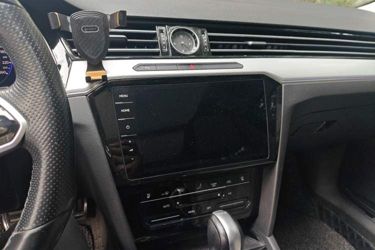 Used Volkswagen Magotan 2023 2 Million Units Commemorative Edition 330TSI DSG Luxury Version Audio And AC Panel