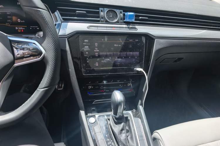Used Volkswagen Magotan 2023 2 Million Units Limited Edition 330TSI DSG Leading Version Audio And AC Panel