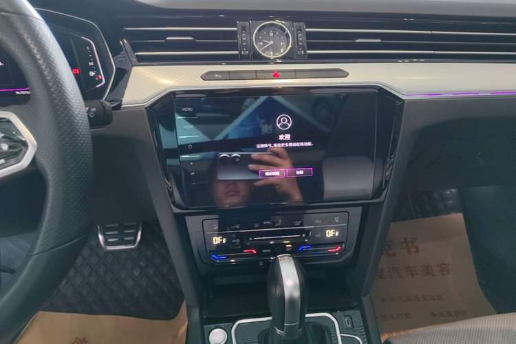 Used Volkswagen Magotan 2023 2 Million Units Commemorative Edition 330TSI DSG Luxury Version Audio And AC Panel