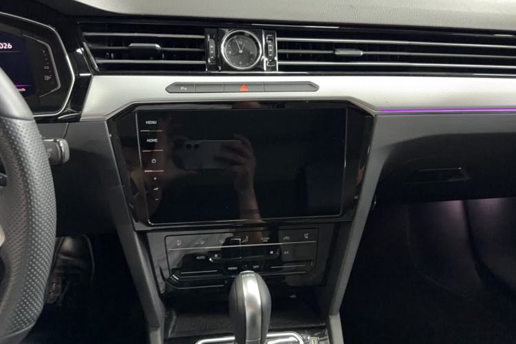 Used Volkswagen Magotan 2023 2 Million Units Commemorative Edition 330TSI DSG Luxury Version Audio And AC Panel