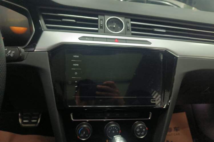 Used Volkswagen Magotan 2023 2 Million Units Limited-Edition 280TSI DSG Comfort Version Audio And AC Panel