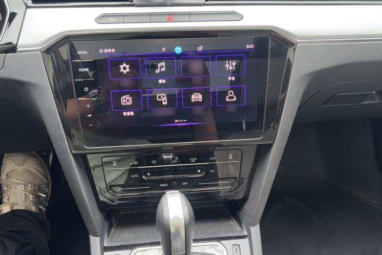 Used Volkswagen Magotan 2023 2 Million Units Commemorative Edition 330TSI DSG Luxury Version Audio And AC Panel