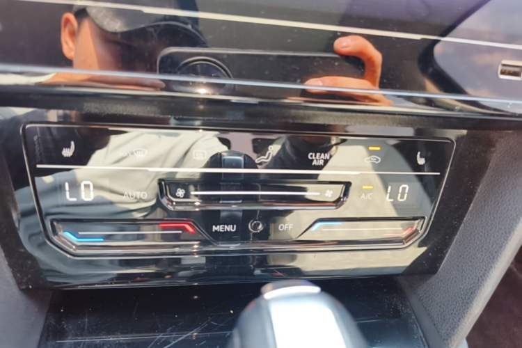 Used Volkswagen Magotan 2023 2 Million Units Limited Edition 330TSI DSG Leading Version Audio And AC Panel