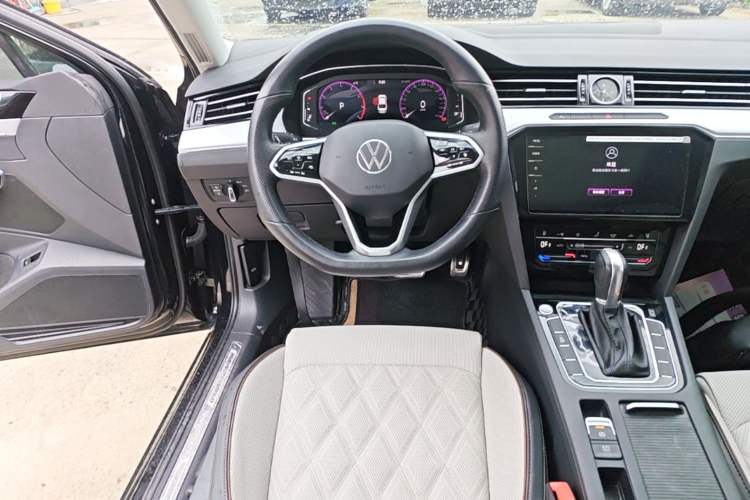 Used Volkswagen Magotan 2023 2 Million Units Commemorative Edition 330TSI DSG Luxury Version Audio And AC Panel