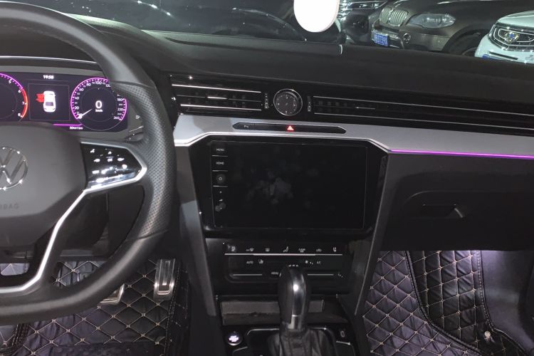 Used Volkswagen Magotan 2023 2 Million Units Commemorative Edition 330TSI DSG Luxury Version Audio And AC Panel