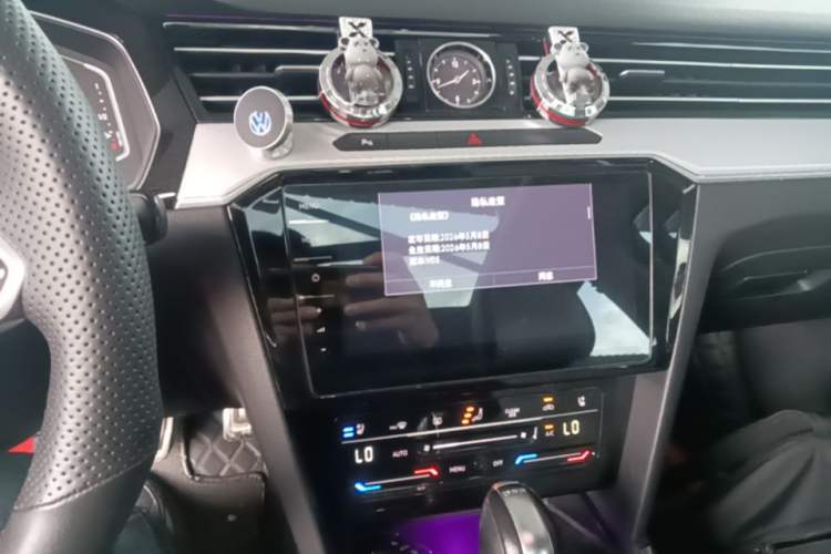 Used Volkswagen Magotan 2023 2 Million Units Commemorative Edition 330TSI DSG Luxury Version Audio And AC Panel