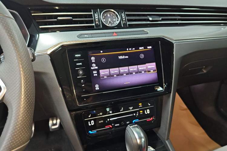 Used Volkswagen Magotan 2023 2 Million Units Limited Edition 330TSI DSG Leading Version Audio And AC Panel