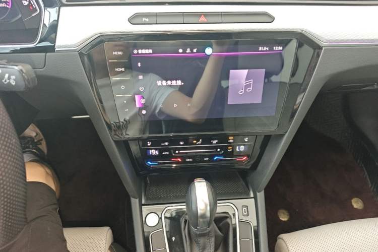 Used Volkswagen Magotan 2023 2 Million Units Commemorative Edition 330TSI DSG Luxury Version Audio And AC Panel
