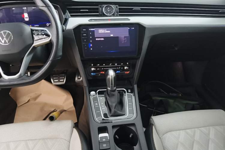 Used Volkswagen Magotan 2023 2 Million Units Commemorative Edition 330TSI DSG Luxury Version Audio And AC Panel