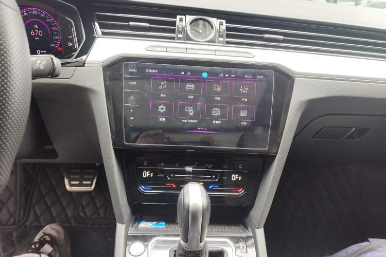 Used Volkswagen Magotan 2023 2 Million Units Commemorative Edition 330TSI DSG Luxury Version Audio And AC Panel