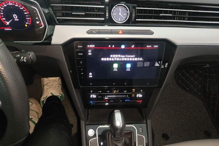Used Volkswagen Magotan 2023 2 Million Units Commemorative Edition 330TSI DSG Luxury Version Audio And AC Panel