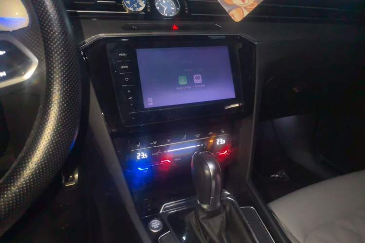 Used Volkswagen Magotan 2023 2 Million Units Commemorative Edition 330TSI DSG Luxury Version Audio And AC Panel