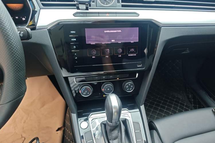 Used Volkswagen Magotan 2023 2 Million Units Limited-Edition 280TSI DSG Comfort Version Audio And AC Panel