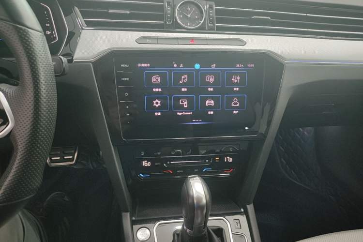 Used Volkswagen Magotan 2023 2 Million Units Commemorative Edition 330TSI DSG Luxury Version Audio And AC Panel