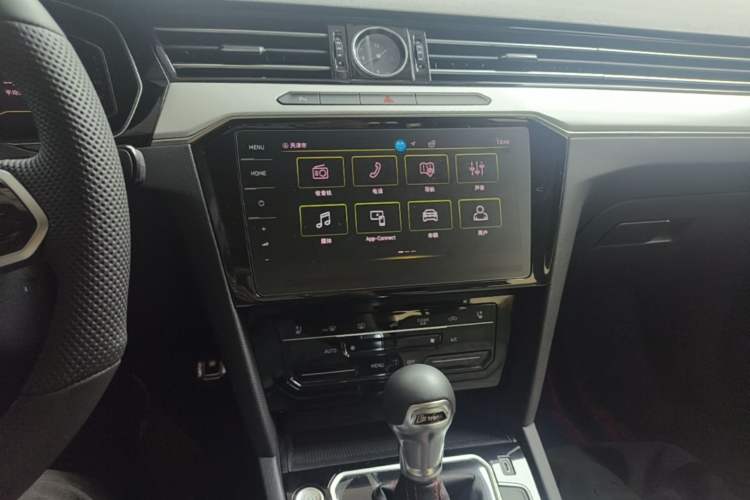 Used Volkswagen Magotan 2023 2 Million Units Commemorative Edition 330TSI DSG Luxury Version Audio And AC Panel