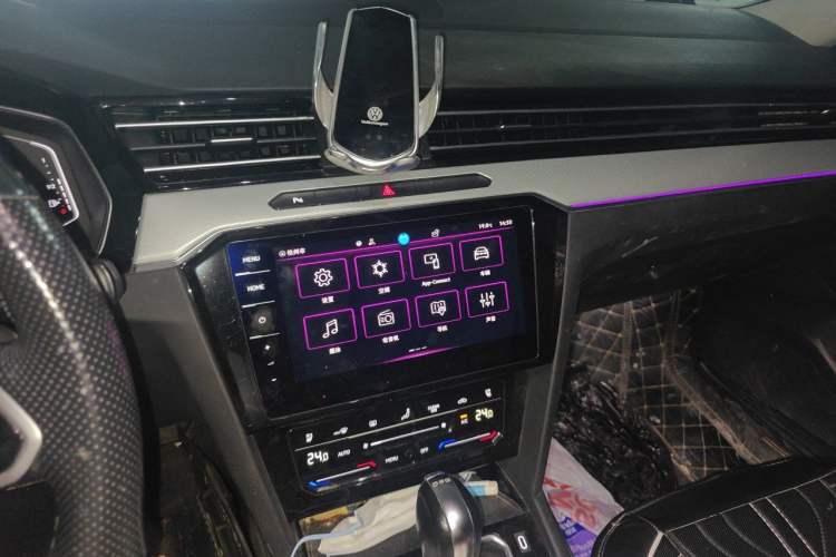 Used Volkswagen Magotan 2023 2 Million Units Commemorative Edition 330TSI DSG Luxury Version Audio And AC Panel