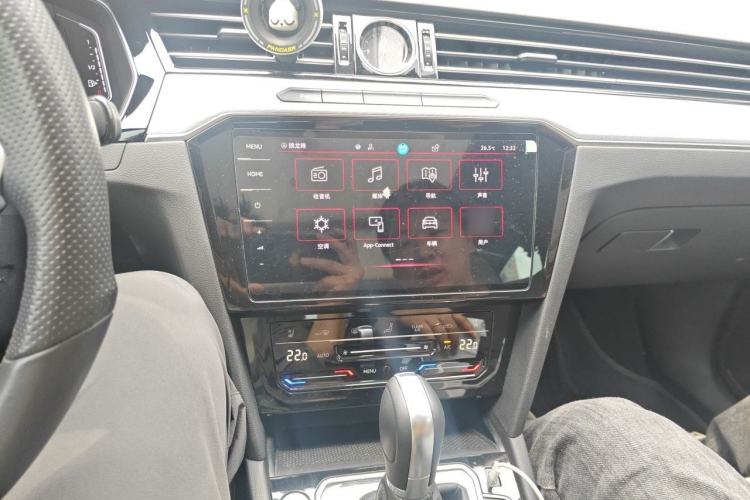 Used Volkswagen Magotan 2023 2 Million Units Commemorative Edition 330TSI DSG Luxury Version Audio And AC Panel
