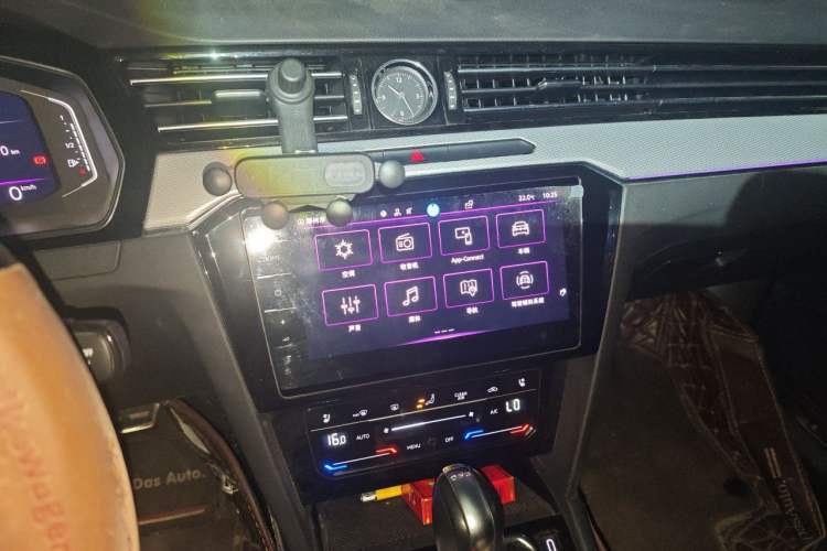 Used Volkswagen Magotan 2023 2 Million Units Commemorative Edition 330TSI DSG Luxury Version Audio And AC Panel