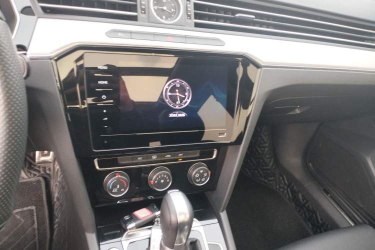 Used Volkswagen Magotan 2023 2 Million Units Limited-Edition 280TSI DSG Comfort Version Audio And AC Panel