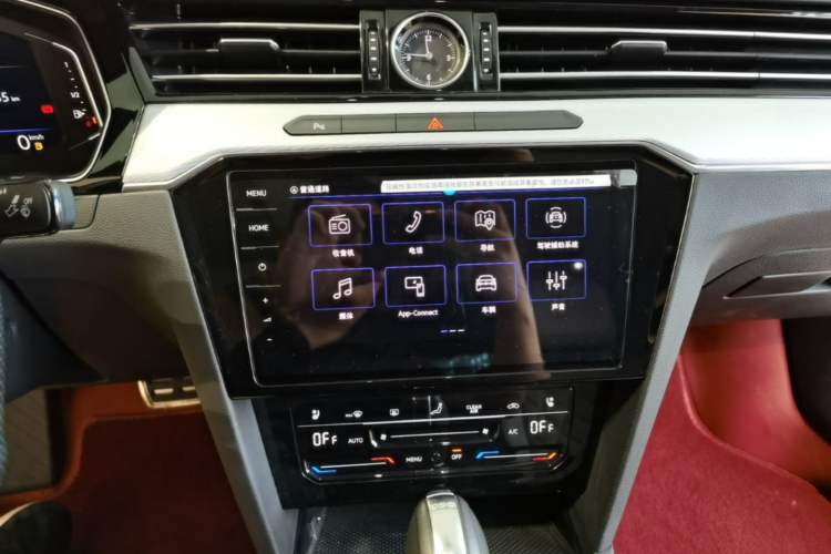 Used Volkswagen Magotan 2023 2 Million Units Commemorative Edition 330TSI DSG Luxury Version Audio And AC Panel
