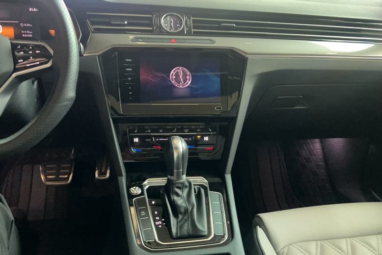 Used Volkswagen Magotan 2023 2 Million Units Limited Edition 330TSI DSG Leading Version Audio And AC Panel