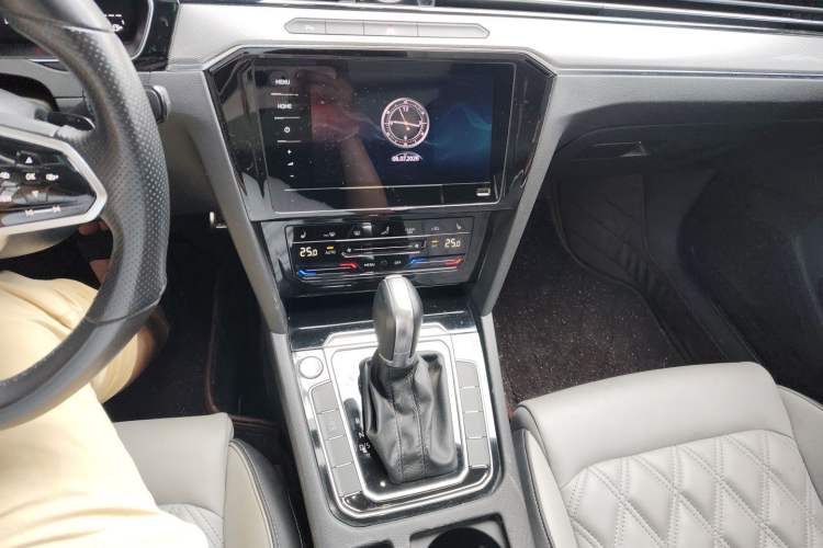 Used Volkswagen Magotan 2023 2 Million Units Limited Edition 330TSI DSG Leading Version Audio And AC Panel