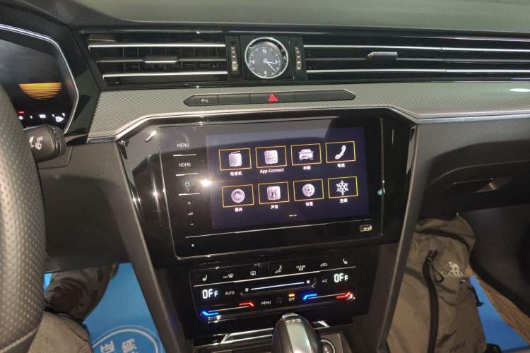 Used Volkswagen Magotan 2023 2 Million Units Limited Edition 330TSI DSG Leading Version Audio And AC Panel