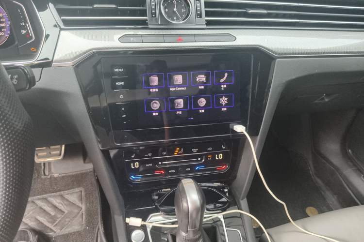 Used Volkswagen Magotan 2023 2 Million Units Limited Edition 330TSI DSG Leading Version Audio And AC Panel