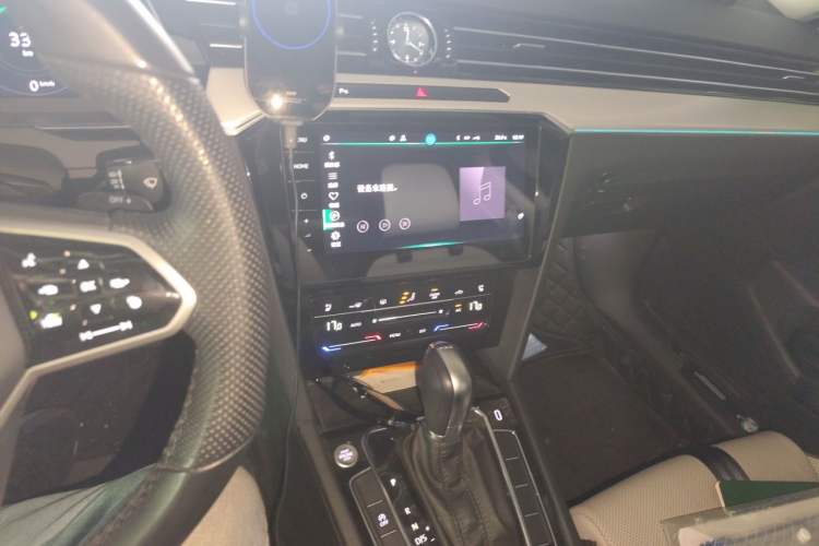 Used Volkswagen Magotan 2023 2 Million Units Commemorative Edition 330TSI DSG Luxury Version Audio And AC Panel