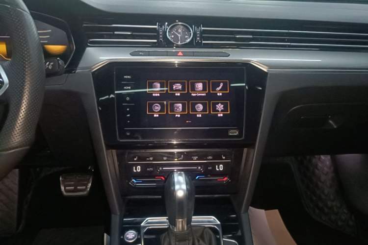 Used Volkswagen Magotan 2023 2 Million Units Limited Edition 330TSI DSG Leading Version Audio And AC Panel