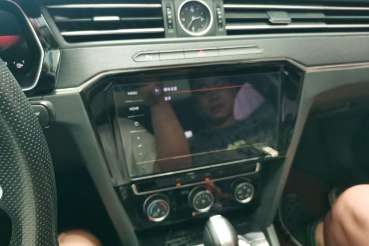Used Volkswagen Magotan 2023 2 Million Units Limited-Edition 280TSI DSG Comfort Version Audio And AC Panel