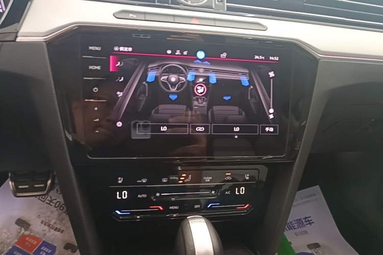 Used Volkswagen Magotan 2023 2 Million Units Commemorative Edition 330TSI DSG Luxury Version Audio And AC Panel