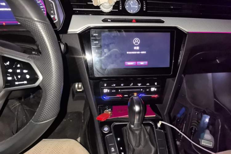 Used Volkswagen Magotan 2023 2 Million Units Commemorative Edition 330TSI DSG Luxury Version Audio And AC Panel