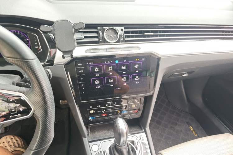 Used Volkswagen Magotan 2023 2 Million Units Limited-Edition 380TSI DSG Flagship Version Audio And AC Panel