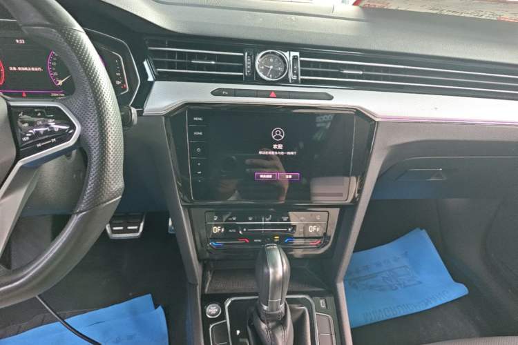 Used Volkswagen Magotan 2023 2 Million Units Commemorative Edition 330TSI DSG Luxury Version Audio And AC Panel