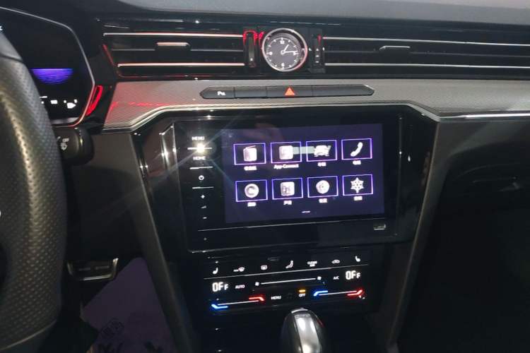 Used Volkswagen Magotan 2023 2 Million Units Limited Edition 330TSI DSG Leading Version Audio And AC Panel