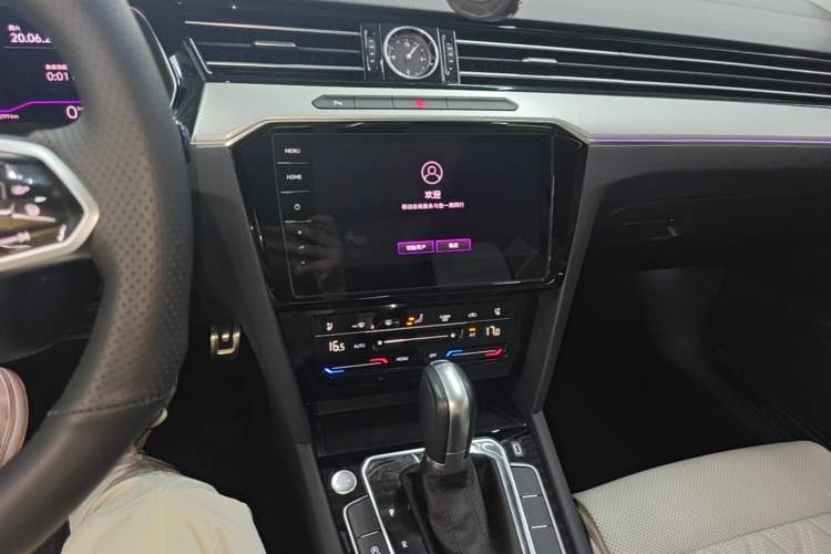 Used Volkswagen Magotan 2023 2 Million Units Commemorative Edition 330TSI DSG Luxury Version Audio And AC Panel