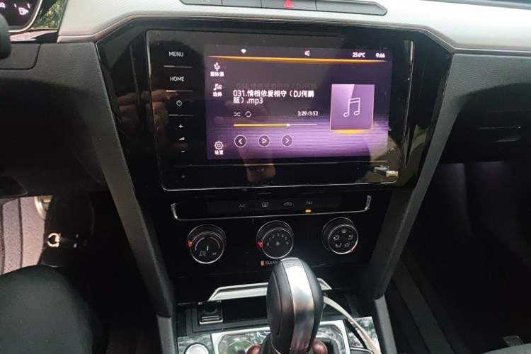 Used Volkswagen Magotan 2023 2 Million Units Limited-Edition 280TSI DSG Comfort Version Audio And AC Panel