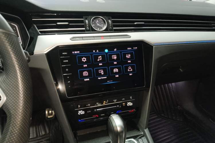 Used Volkswagen Magotan 2023 2 Million Units Commemorative Edition 330TSI DSG Luxury Version Audio And AC Panel