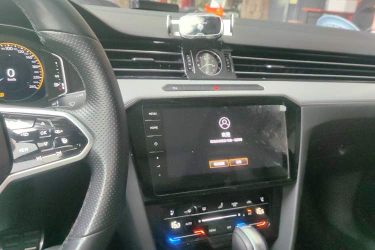 Used Volkswagen Magotan 2023 2 Million Units Commemorative Edition 330TSI DSG Luxury Version Audio And AC Panel